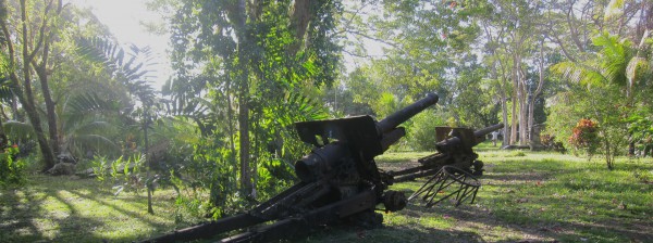 ガ島に残る日本軍の九六式榴弾砲